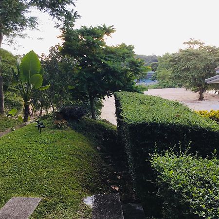 Koh Sirey Beachfront Pool Villa 푸껫 외부 사진