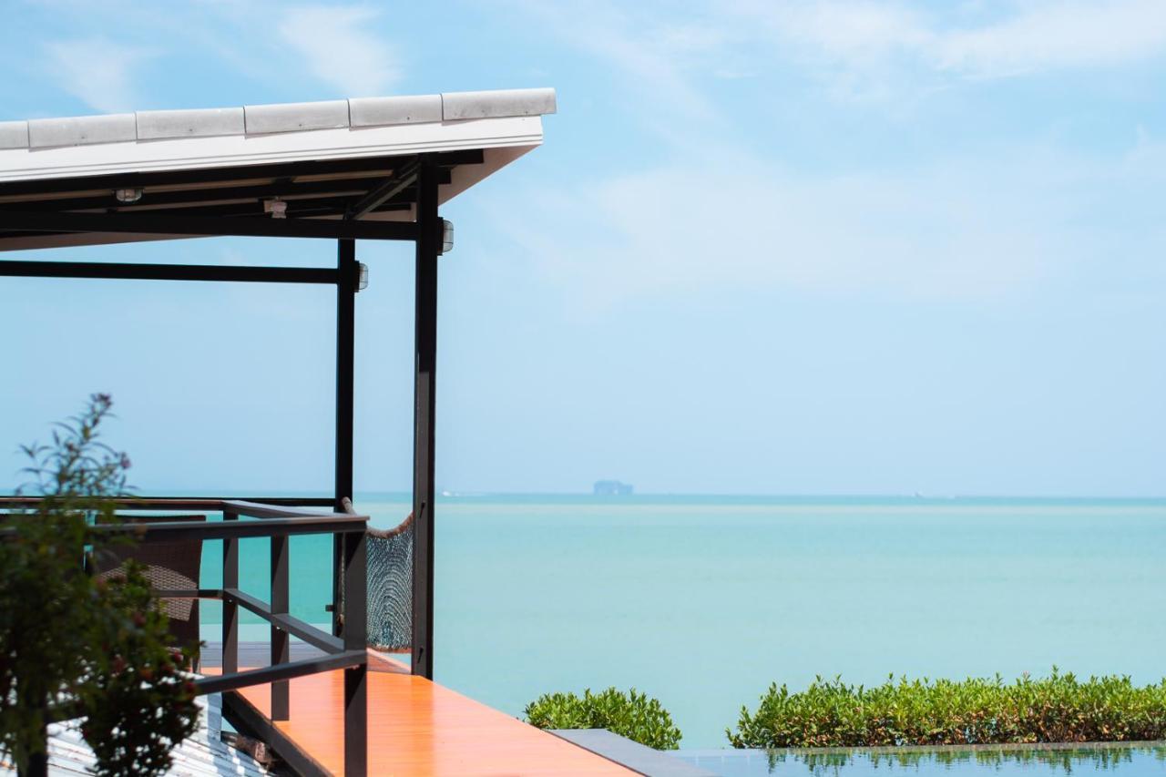 Koh Sirey Beachfront Pool Villa 푸껫 외부 사진