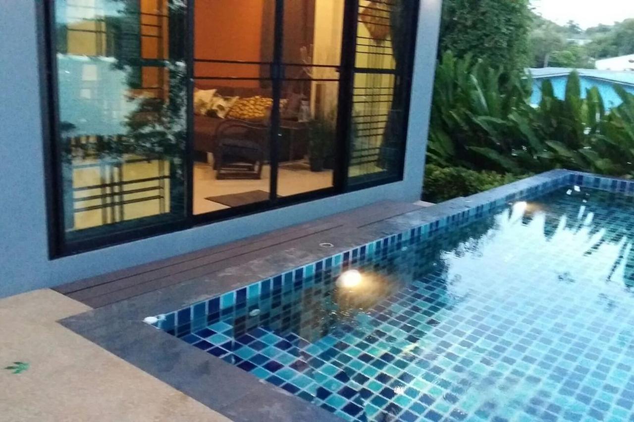 Koh Sirey Beachfront Pool Villa 푸껫 외부 사진