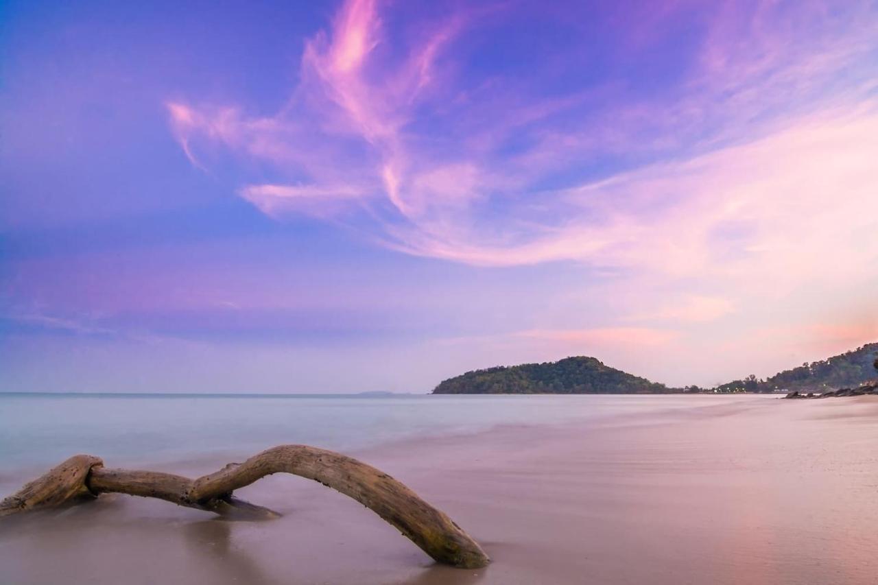 Koh Sirey Beachfront Pool Villa 푸껫 외부 사진