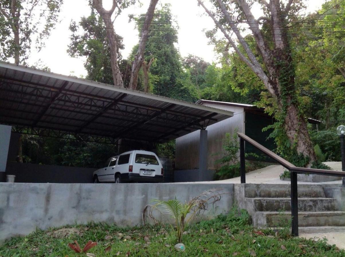 Koh Sirey Beachfront Pool Villa 푸껫 외부 사진