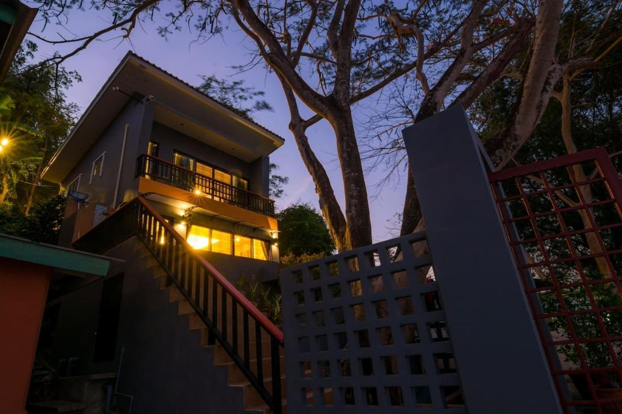 Koh Sirey Beachfront Pool Villa 푸껫 외부 사진