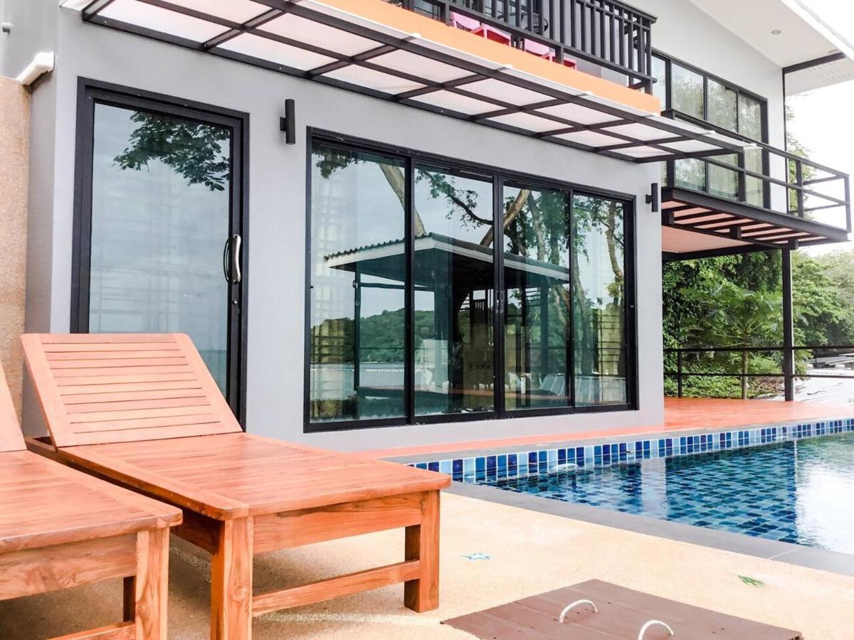 Koh Sirey Beachfront Pool Villa 푸껫 외부 사진