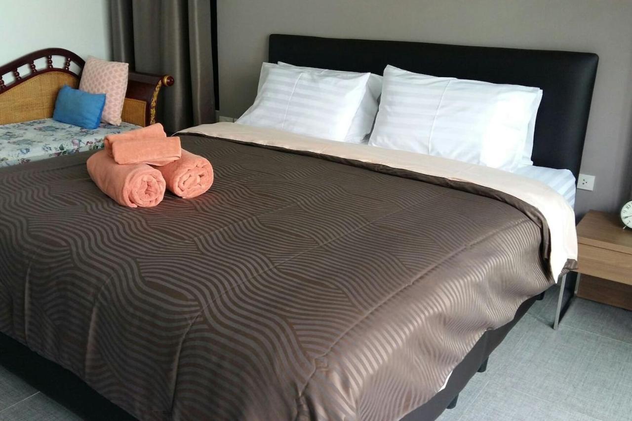 Koh Sirey Beachfront Pool Villa 푸껫 외부 사진