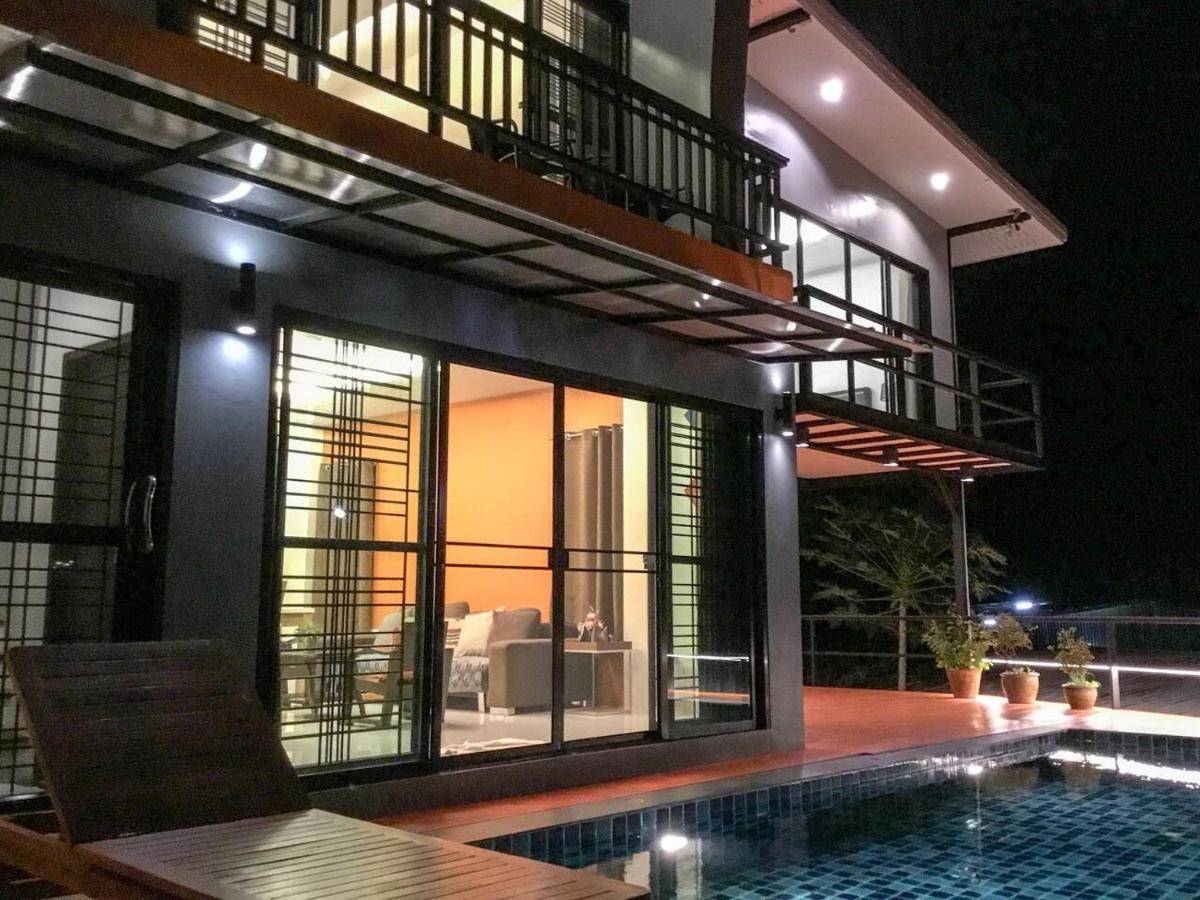 Koh Sirey Beachfront Pool Villa 푸껫 외부 사진
