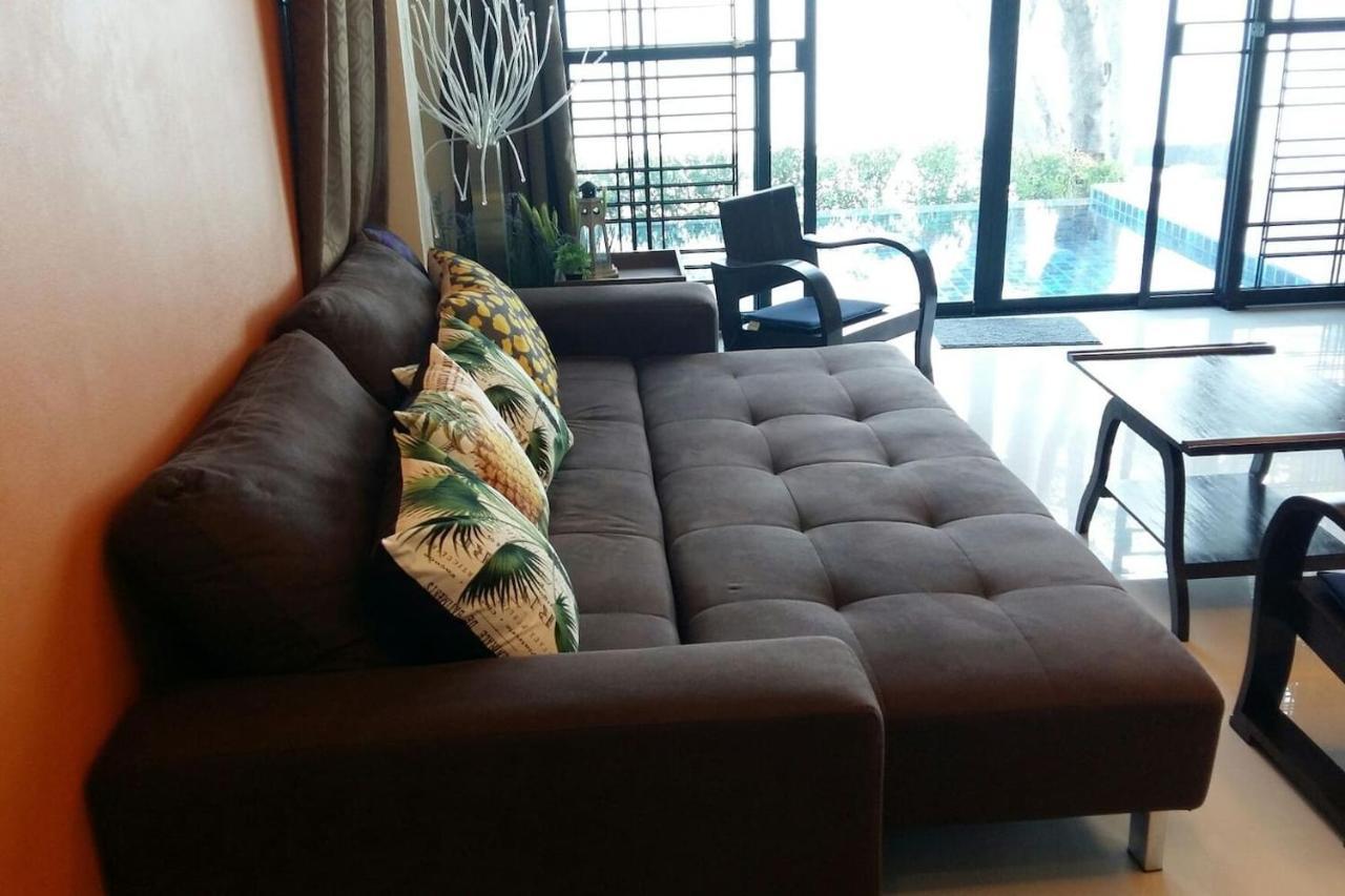 Koh Sirey Beachfront Pool Villa 푸껫 외부 사진