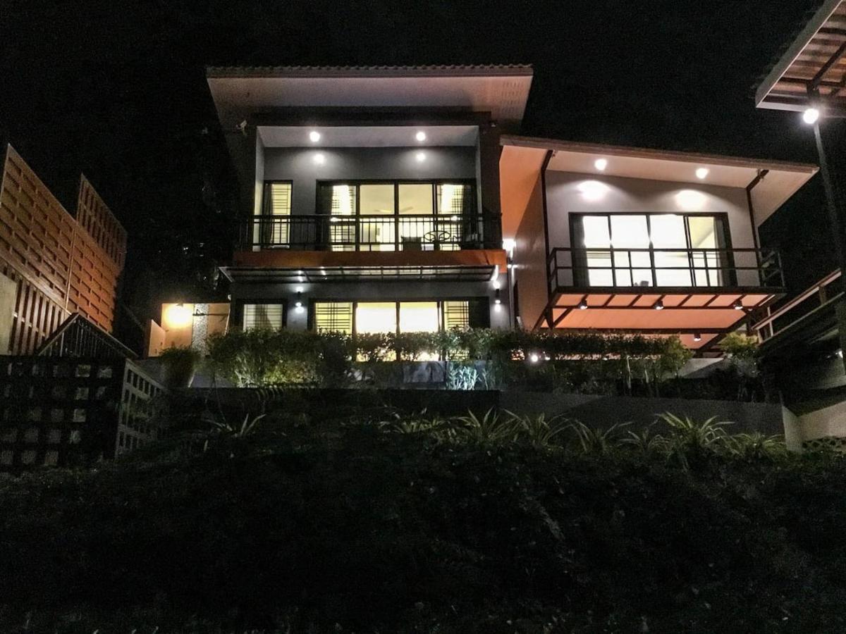 Koh Sirey Beachfront Pool Villa 푸껫 외부 사진