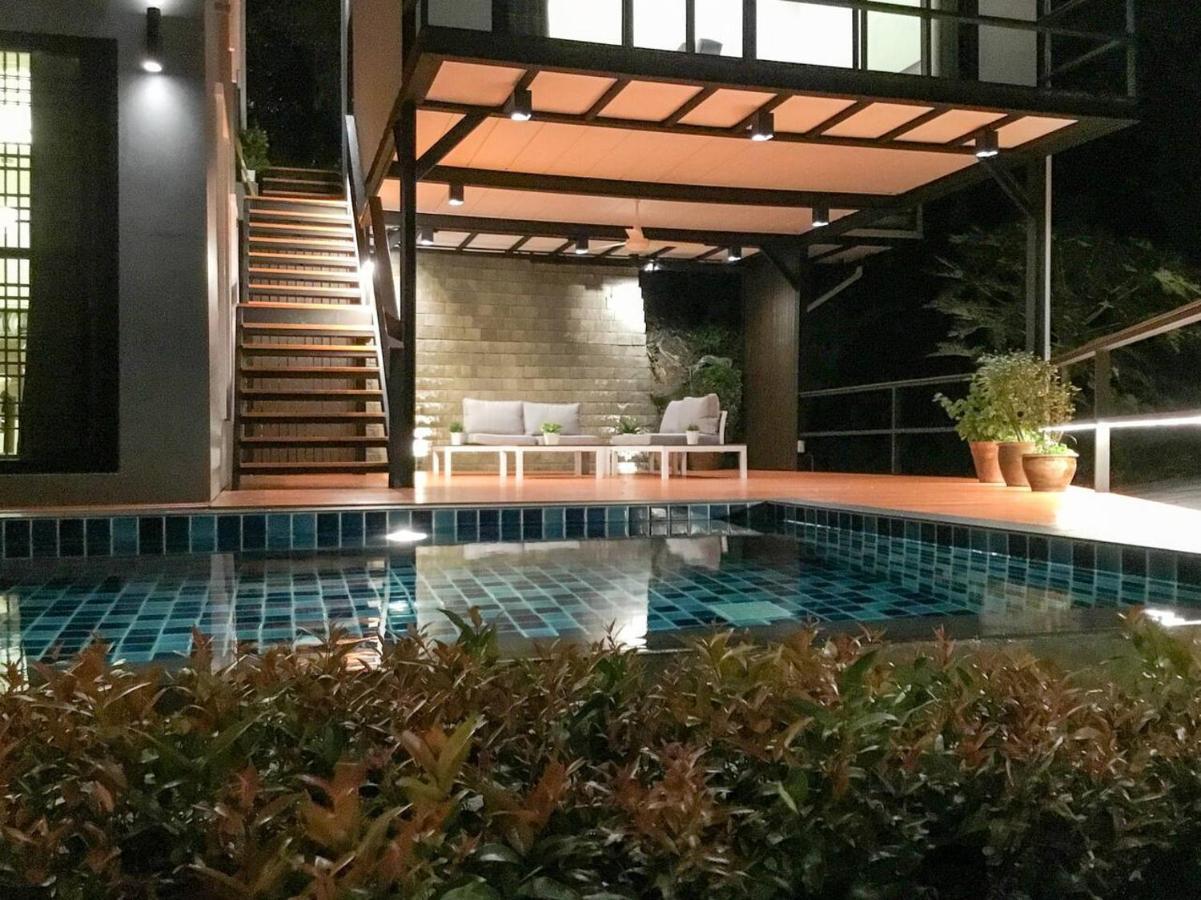 Koh Sirey Beachfront Pool Villa 푸껫 외부 사진