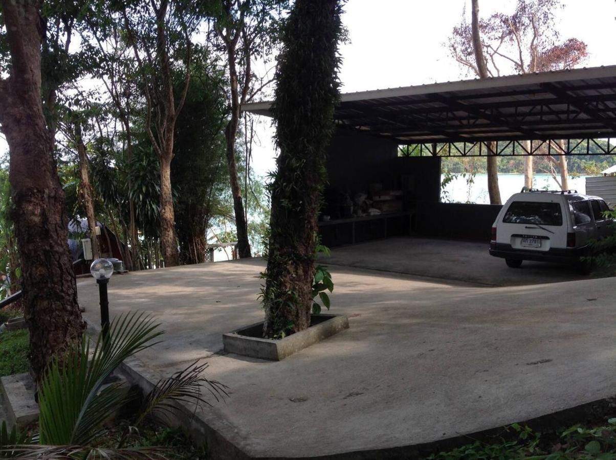 Koh Sirey Beachfront Pool Villa 푸껫 외부 사진